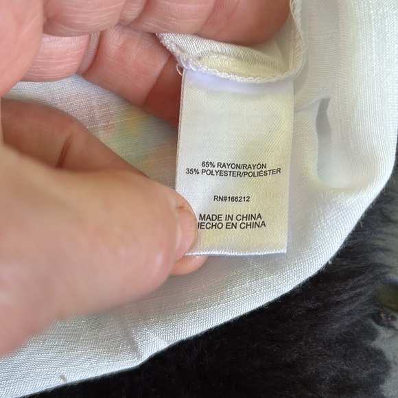 NWT Ninety Clothing Co Sleeveless Floral Blouse Asymmetrical Hem Lining S - Picture 13 of 16